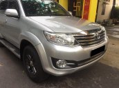 Cần bán gấp xe Toyota Fortuner V 2016 số tự động màu bạc