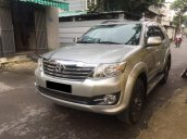 Cần bán gấp xe Toyota Fortuner V 2016 số tự động màu bạc