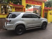 Cần bán gấp xe Toyota Fortuner V 2016 số tự động màu bạc