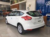 Bán Focus 1.5 Ecoboost Trend Hatchback màu trắng mới 100%, giá cạnh trạnh. L/H 0907782222