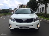 Cần bán Kia Sorento 2.4 GAT đời 2016, màu trắng xe gia đình, giá 760tr