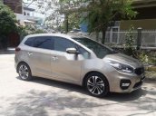 Bán Kia Rondo 2.0 AT GAT 2017, màu vàng kem