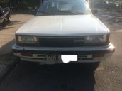 Cần bán gấp Nissan Bluebird 1985, màu trắng, giá 32tr