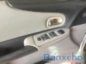 Cần bán lại xe Mazda 323 đời 2003, màu bạc