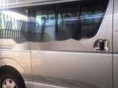 Cần bán Toyota Hiace 2009, màu bạc xe gia đình