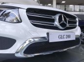 Bán xe Mercedes GLC 200 màu trắng, giá tốt, giao xe ngay