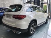 Bán xe Mercedes GLC 200 màu trắng, giá tốt, giao xe ngay