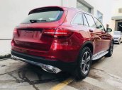 Bán xe Mercedes GLC 200 màu đỏ, giá tốt, giao xe ngay