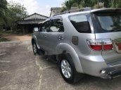 Bán xe Toyota Fortuner năm sản xuất 2010, màu bạc còn mới