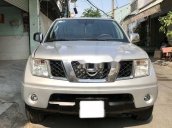 Cần bán Nissan Navara LE 4x4 đời 2011, màu bạc, 380tr