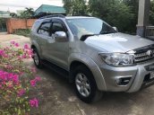 Bán xe Toyota Fortuner năm sản xuất 2010, màu bạc còn mới