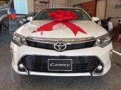 Cần bán xe Toyota Camry 2.0E đời 2018, màu trắng
