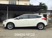 Bán Ford Focus Trend 5 cửa Ecoboost 1.5L năm sản xuất 2018, màu trắng hỗ trợ trả góp 80%