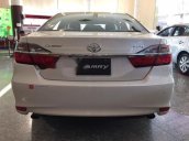 Cần bán xe Toyota Camry 2.0E đời 2018, màu trắng
