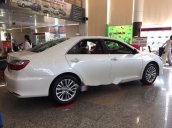 Cần bán xe Toyota Camry 2.0E đời 2018, màu trắng
