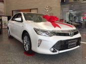 Cần bán xe Toyota Camry 2.0E đời 2018, màu trắng
