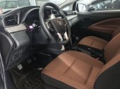 Cần bán xe Toyota Innova đời 2016 số sàn, 695tr