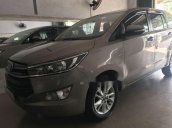 Cần bán xe Toyota Innova đời 2016 số sàn, 695tr