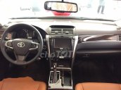 Cần bán xe Toyota Camry 2.0E đời 2018, màu trắng
