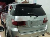 Cần bán lại xe Toyota Fortuner 2011, màu bạc, giá 665tr