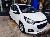 Cần bán Chevrolet Spark sản xuất năm 2018, màu trắng, giá chỉ 389 triệu