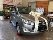 Cần bán xe Toyota Innova E đời 2018, màu xám, giá 708tr. Giảm giá và tặng phụ kiện