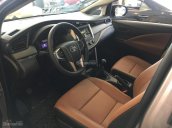 Cần bán xe Toyota Innova E đời 2018, màu xám, giá 708tr. Giảm giá và tặng phụ kiện