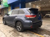 Cần bán xe Toyota Highlander sản xuất 2017, màu xanh lam, nhập khẩu