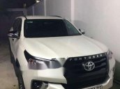 Cần bán lại xe Toyota Fortuner đời 2017, màu trắng số tự động 