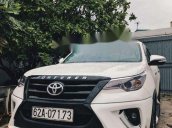 Cần bán lại xe Toyota Fortuner đời 2017, màu trắng số tự động 