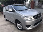 Cần bán xe Toyota Innova đời 2013, màu bạc 520 triệu