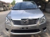 Cần bán xe Toyota Innova đời 2013, màu bạc 520 triệu