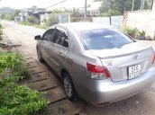 Gia đình bán Toyota Vios 2010, màu bạc 