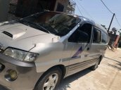 Cần bán gấp Hyundai Starex 2004, màu bạc