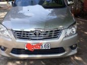 Cần bán gấp Toyota Innova sản xuất 2013, màu bạc