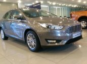 Bán Ford Focus Titanium 4 cửa 1.5L Ecoboost sản xuất 2018, màu nâu hổ phách, giá thương lượng