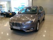 Bán Ford Focus Titanium 4 cửa 1.5L Ecoboost sản xuất 2018, màu nâu hổ phách, giá thương lượng