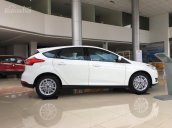 Bán ô tô Ford Focus 5D Sport 1.5L Ecoboost Trend đời 2018, màu trắng, giá chỉ 570 triệu có đàm phán