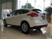 Bán ô tô Ford Focus 5D Sport 1.5L Ecoboost Trend đời 2018, màu trắng, giá chỉ 570 triệu có đàm phán