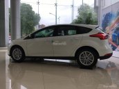 Bán ô tô Ford Focus 5D Sport 1.5L Ecoboost Trend đời 2018, màu trắng, giá chỉ 570 triệu có đàm phán