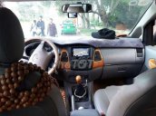 Cần bán lại xe Toyota Innova năm sản xuất 2011, màu bạc, giá tốt