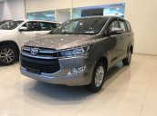 Bán Toyota Innova 2.0E 2018 - Đồng ánh kim - Hỗ trợ trả góp 90%, bảo hành chính hãng 3 năm/ Hotline: 0973.306.136