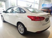 Bán xe Ford Focus trend sản xuất 2018, màu trắng giá cạnh tranh