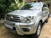 Bán Toyota Fortuner V AT đời 2010, màu bạc chính chủ