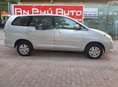 Cần bán Toyota Innova đời 2010, màu bạc