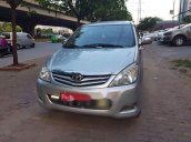 Cần bán Toyota Innova đời 2010, màu bạc