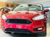 Bán Ford Focus 2018, màu đỏ, giá 570tr, BHVC, phim, ghế da, vay được 90% giá trị xe