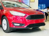 Bán Ford Focus 2018, màu đỏ, giá 570tr, BHVC, phim, ghế da, vay được 90% giá trị xe