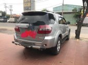 Cần bán lại xe Toyota Fortuner V 2010, màu bạc số tự động, 550 triệu