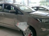 Cần bán Toyota Innova năm sản xuất 2018, màu bạc, giá tốt